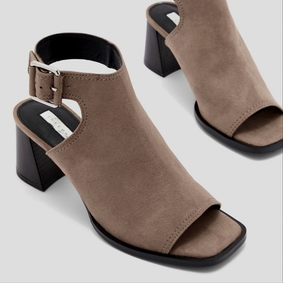 Topshop Shoes - Topshop Daisy Block Heel Mid Heel size 8.5